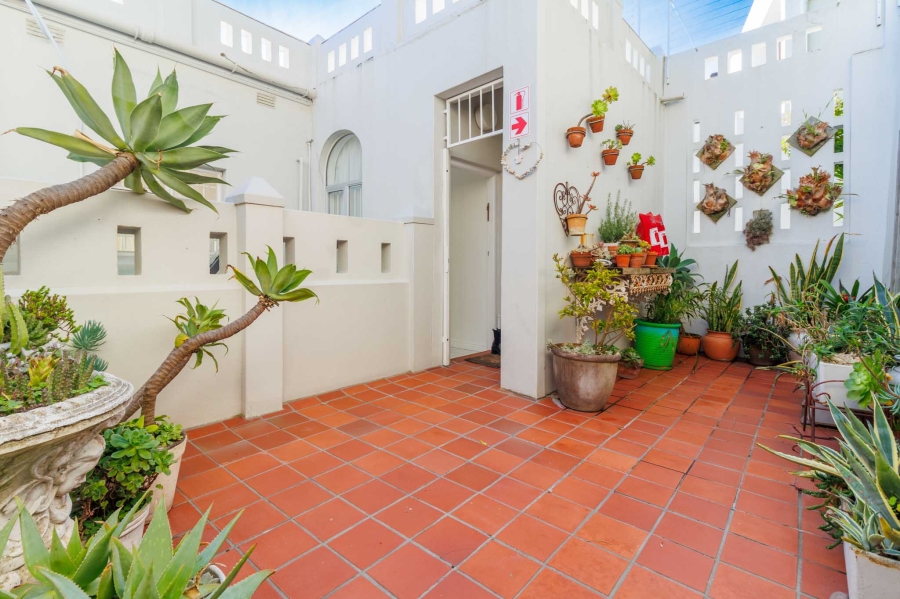 To Let 1 Bedroom Property for Rent in Clifton Western Cape